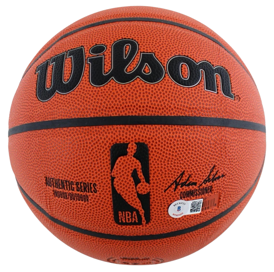 Balón firmado por Magic Johnson